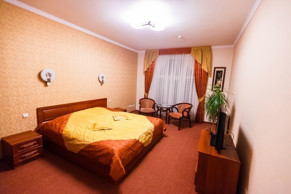 Maria Garden hotel&restaurant Ivano-Frankivsk Exterior foto