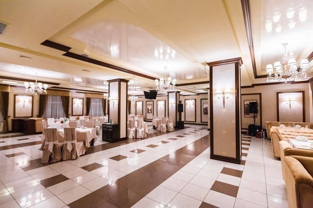 Maria Garden hotel&restaurant Ivano-Frankivsk Exterior foto