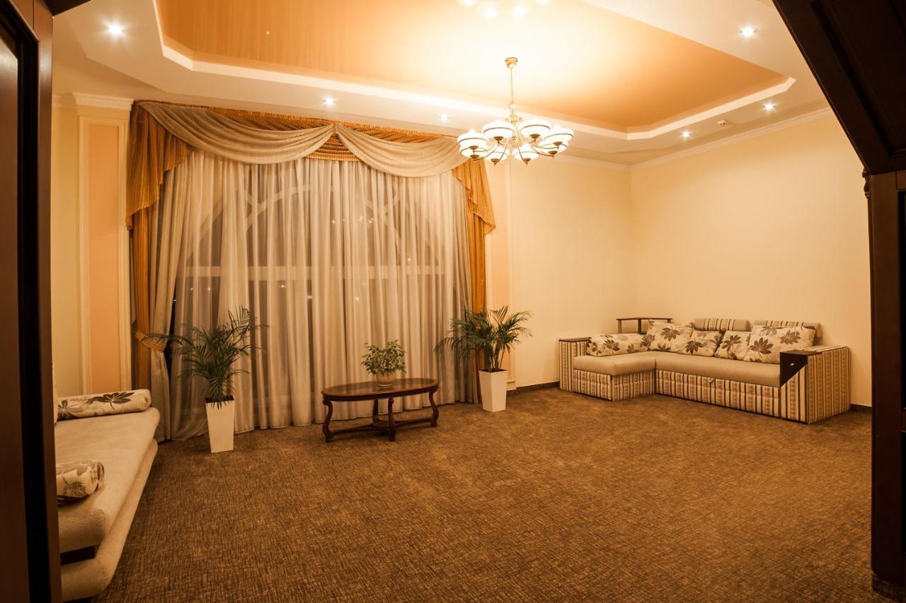 Maria Garden hotel&restaurant Ivano-Frankivsk Exterior foto