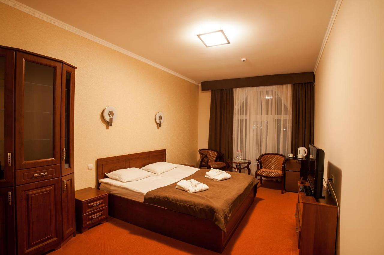 Maria Garden hotel&restaurant Ivano-Frankivsk Exterior foto